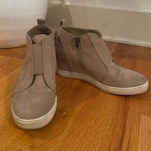 Tan faux suede A New Day size 7.5 wedge sneakers
